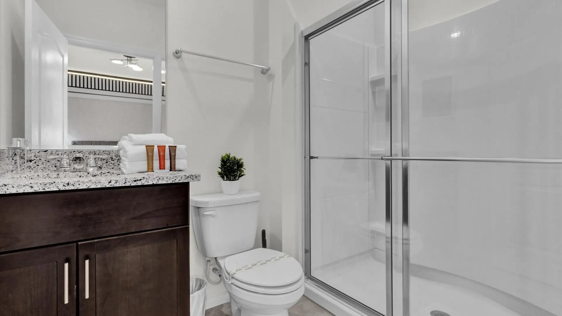 5 Bedrooms- 5 Bathrooms- Solterra 7622 Ol Davenport Holiday home
