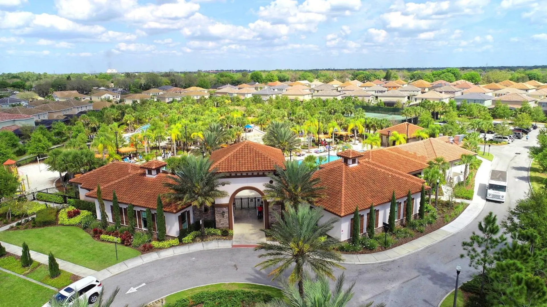 5 Bedrooms- 5 Bathrooms- Solterra 7622 Ol Davenport United States